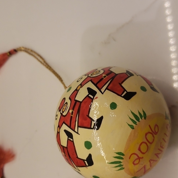 christmas Wooden Box with 3 Ornaments Santa Clause 9.5"l x 4"w x 3.25"h - Picture 9 of 10